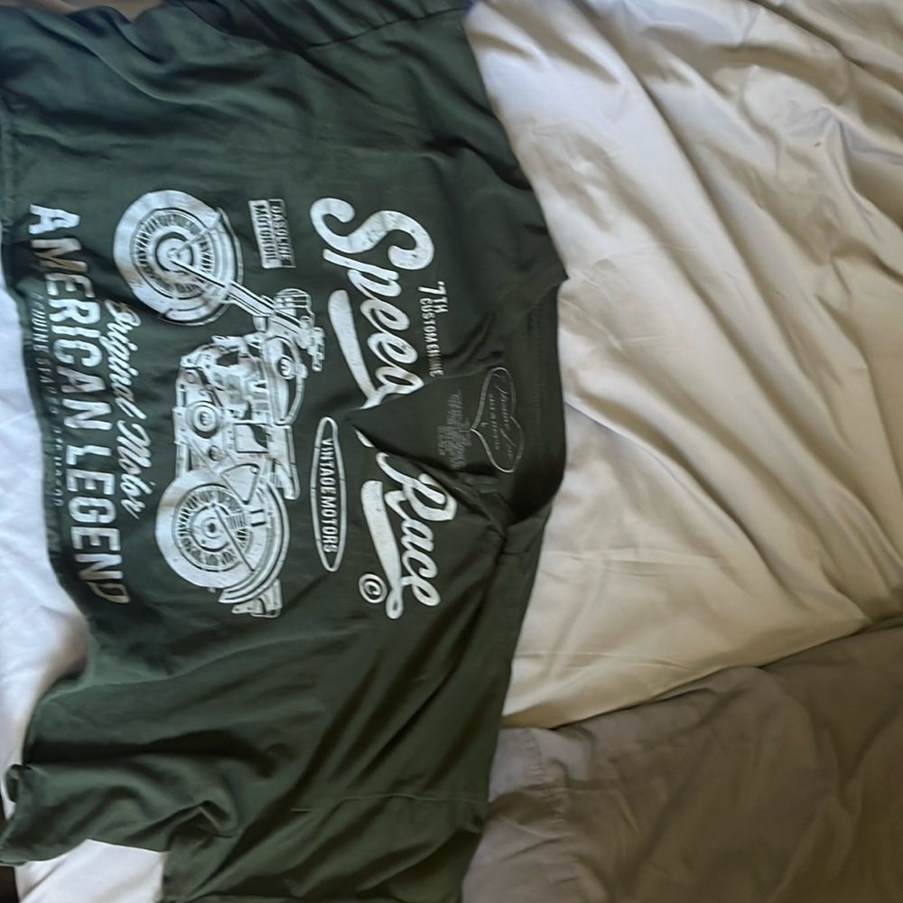 Obsessive love, dark green crop top.